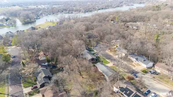 $249,900 | 1930 St Clair Drive, Pekin, IL 61554