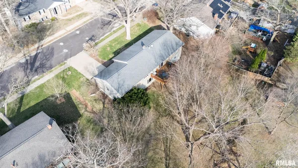 $249,900 | 1930 St Clair Drive, Pekin, IL 61554