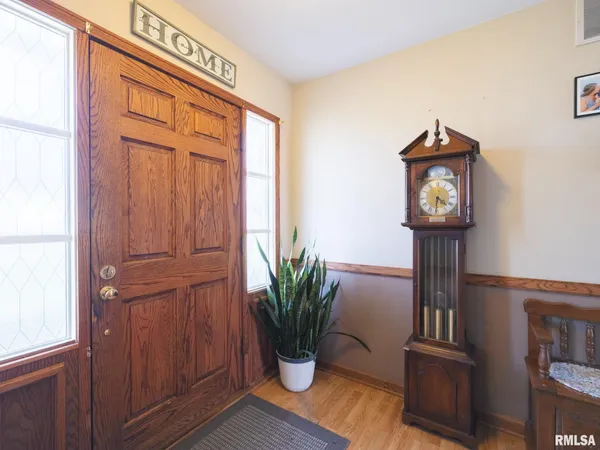 $249,900 | 1930 St Clair Drive, Pekin, IL 61554