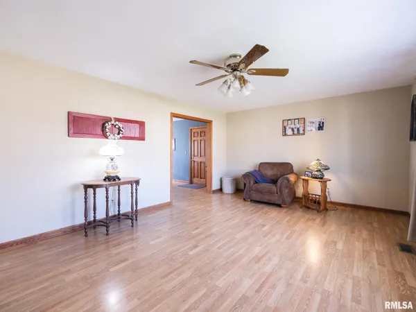 $249,900 | 1930 St Clair Drive, Pekin, IL 61554