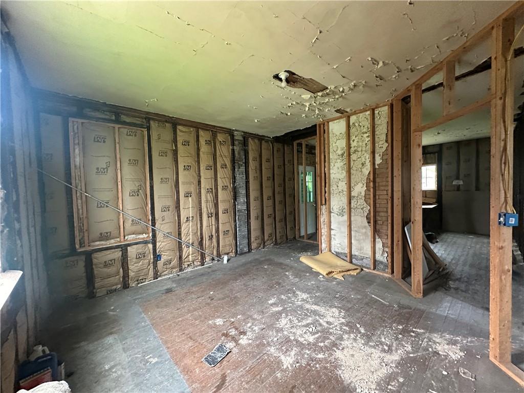 112 Laughlin Street Dawson, PA 15428 - Photo 4 of 15 a view of a bathroom with a tub and shower