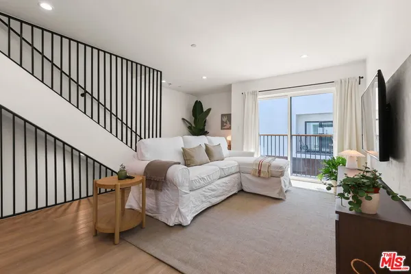 $4,599 | 843 North Mariposa Avenue, Unit 2, Los Angeles, CA 90029