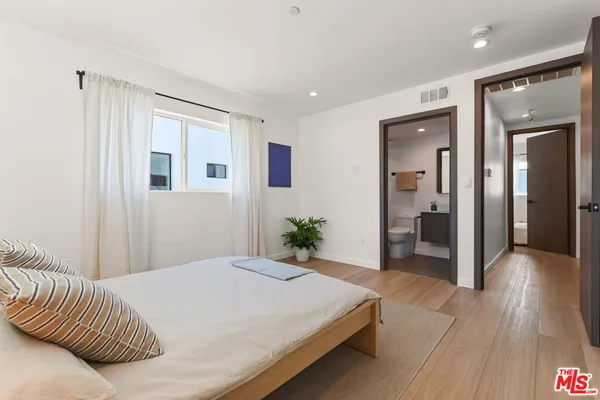 $4,599 | 843 North Mariposa Avenue, Unit 2, Los Angeles, CA 90029