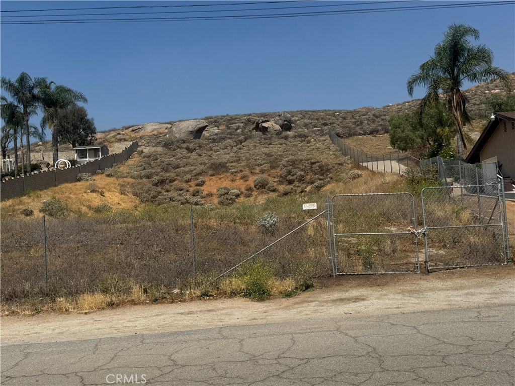 3829 Scenic Drive Riverside, CA 92509 - Photo 4 of 8 a view of wooden fence