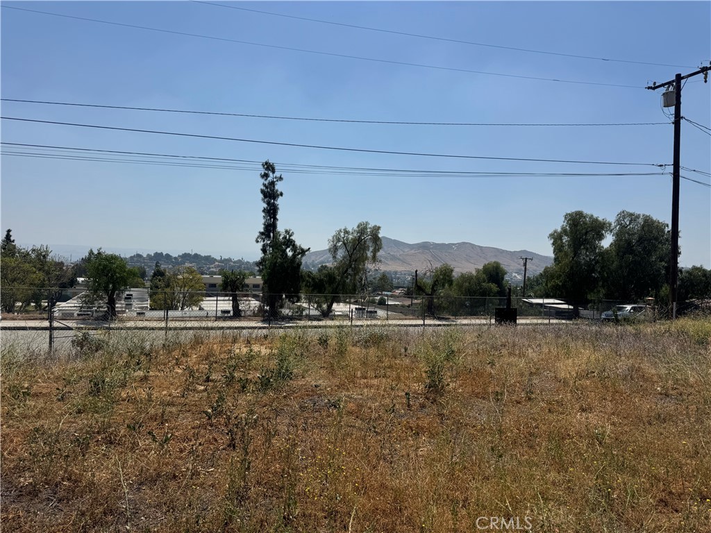 3829 Scenic Drive Riverside, CA 92509 - Photo 7 of 8 a view of a dry yard