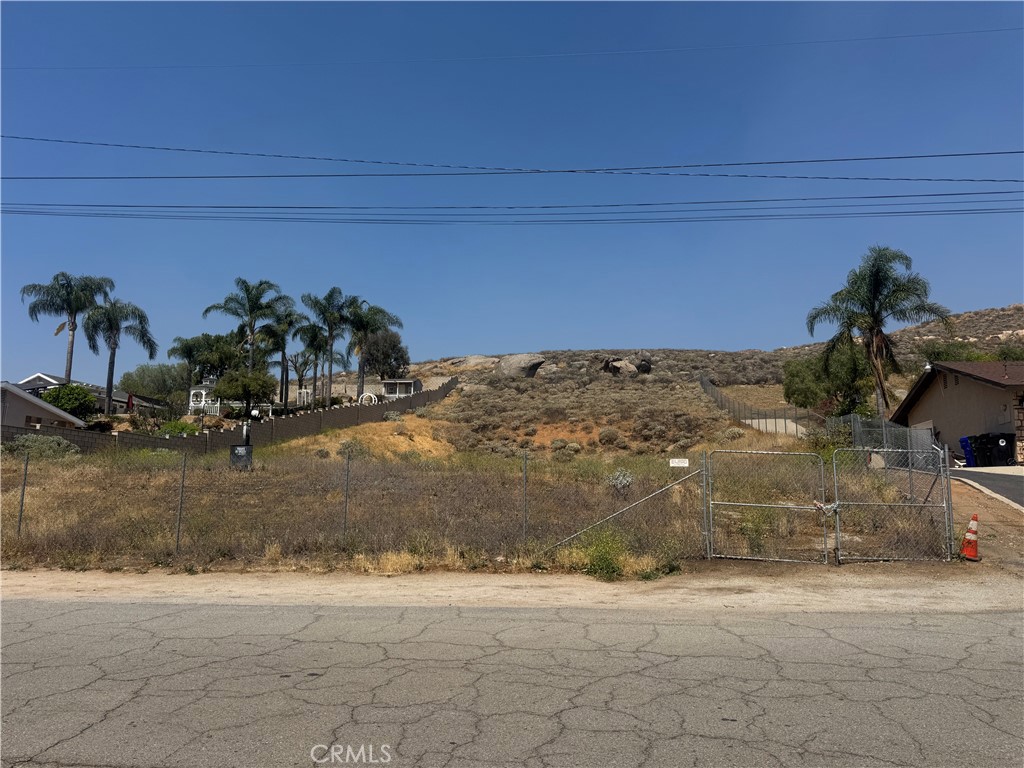 3829 Scenic Drive Riverside, CA 92509 - Photo 8 of 8 a view of a yard