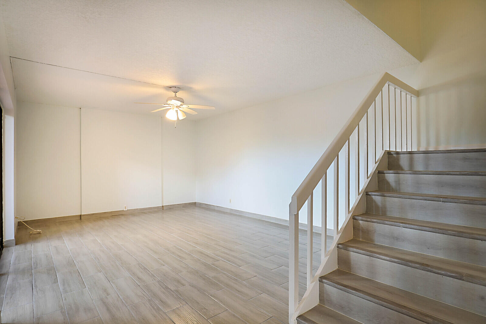 253 Woodland Road Palm Springs, FL 33461 - Photo 12 of 27 06_253_Woodland_Road6_mls