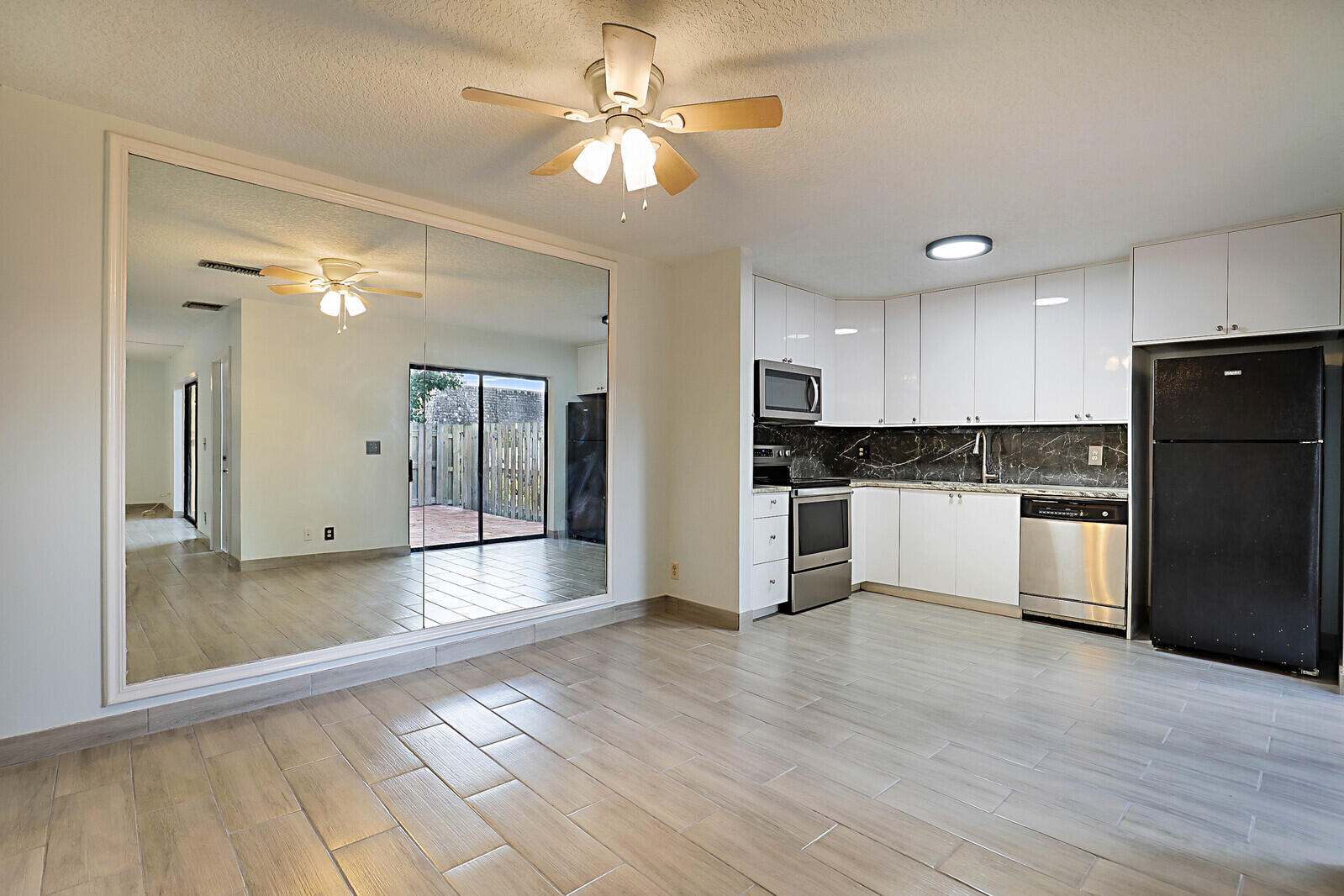 253 Woodland Road Palm Springs, FL 33461 - Photo 2 of 27 08_253_Woodland_Road8_mls