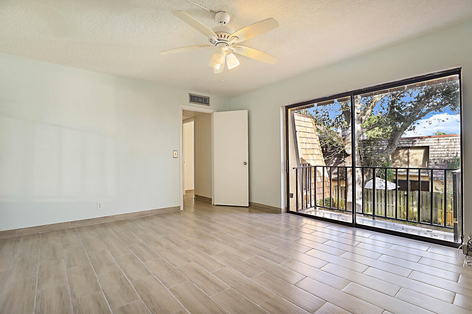 253 Woodland Road Palm Springs, FL 33461 - Photo 21 of 27 20_253_Woodland_Road20_mls