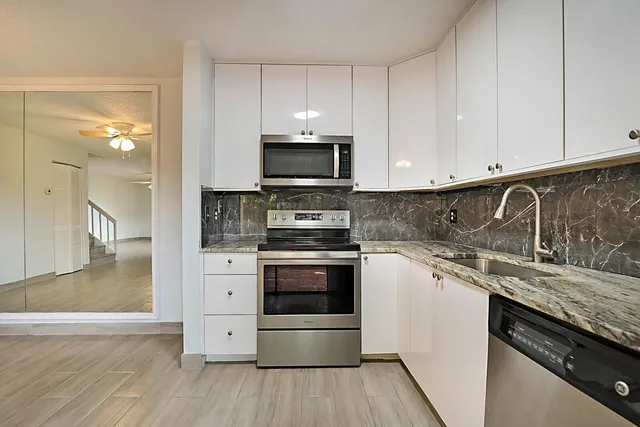 $2,400 | 253 Woodland Road, Palm Springs, FL 33461