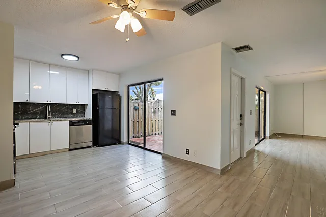 $2,400 | 253 Woodland Road, Palm Springs, FL 33461