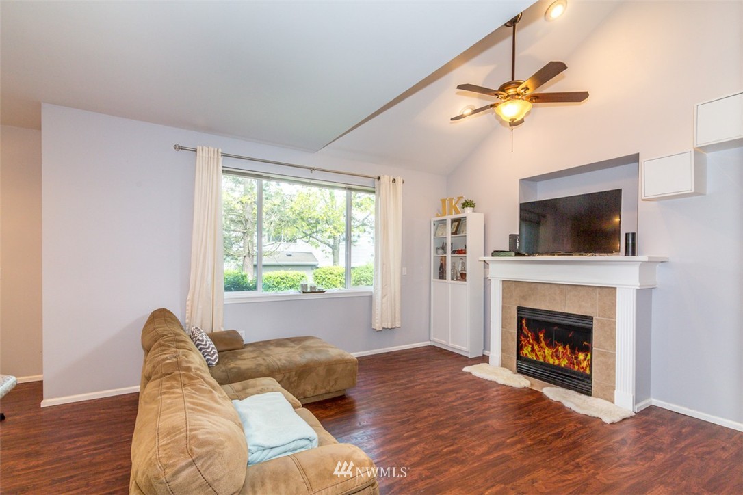 5035 Talbot Place South, Unit C Renton, WA 98055 - Photo 3 of 21 Gallery Image 3