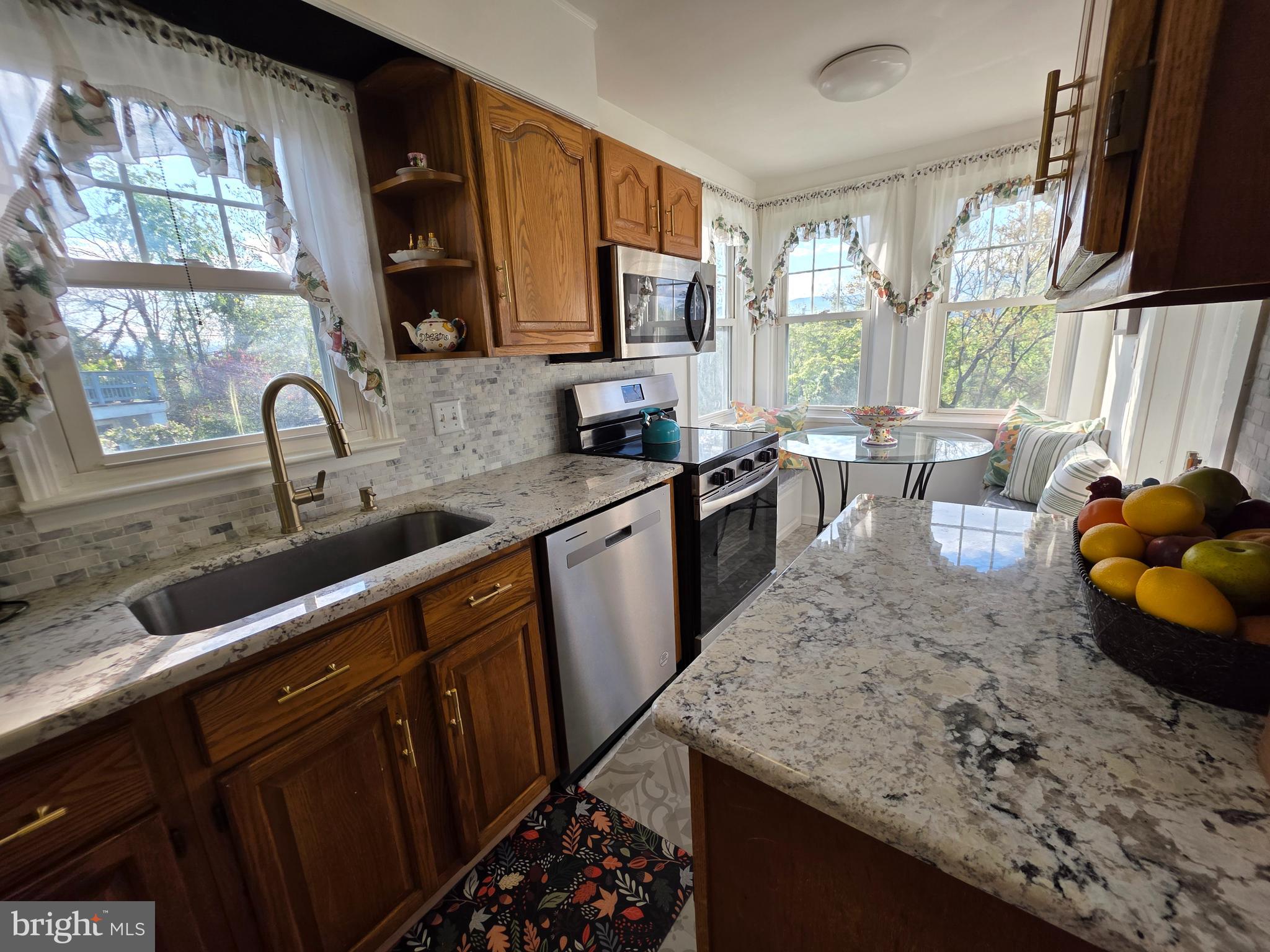 175 South Court Street Luray, VA 22835 - Photo 8 of 43 stainless appliances