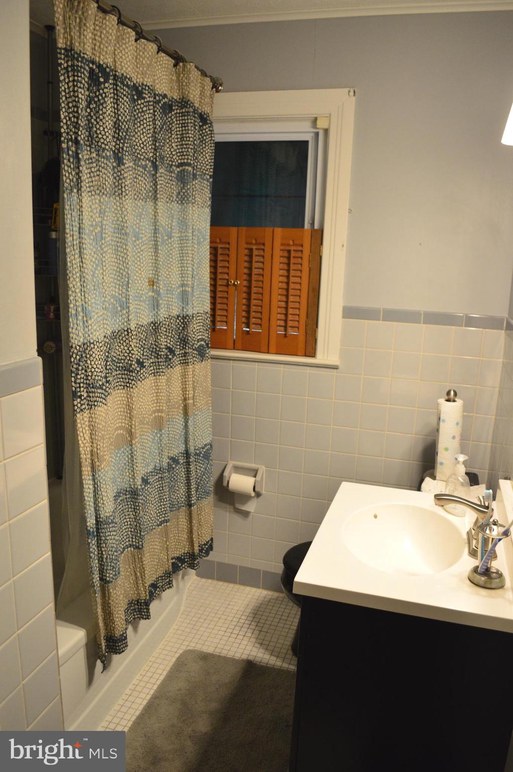 421 Dutton Mill Road, Unit 421 Brookhaven, PA 19015 - Photo 14 of 18 Bathroom