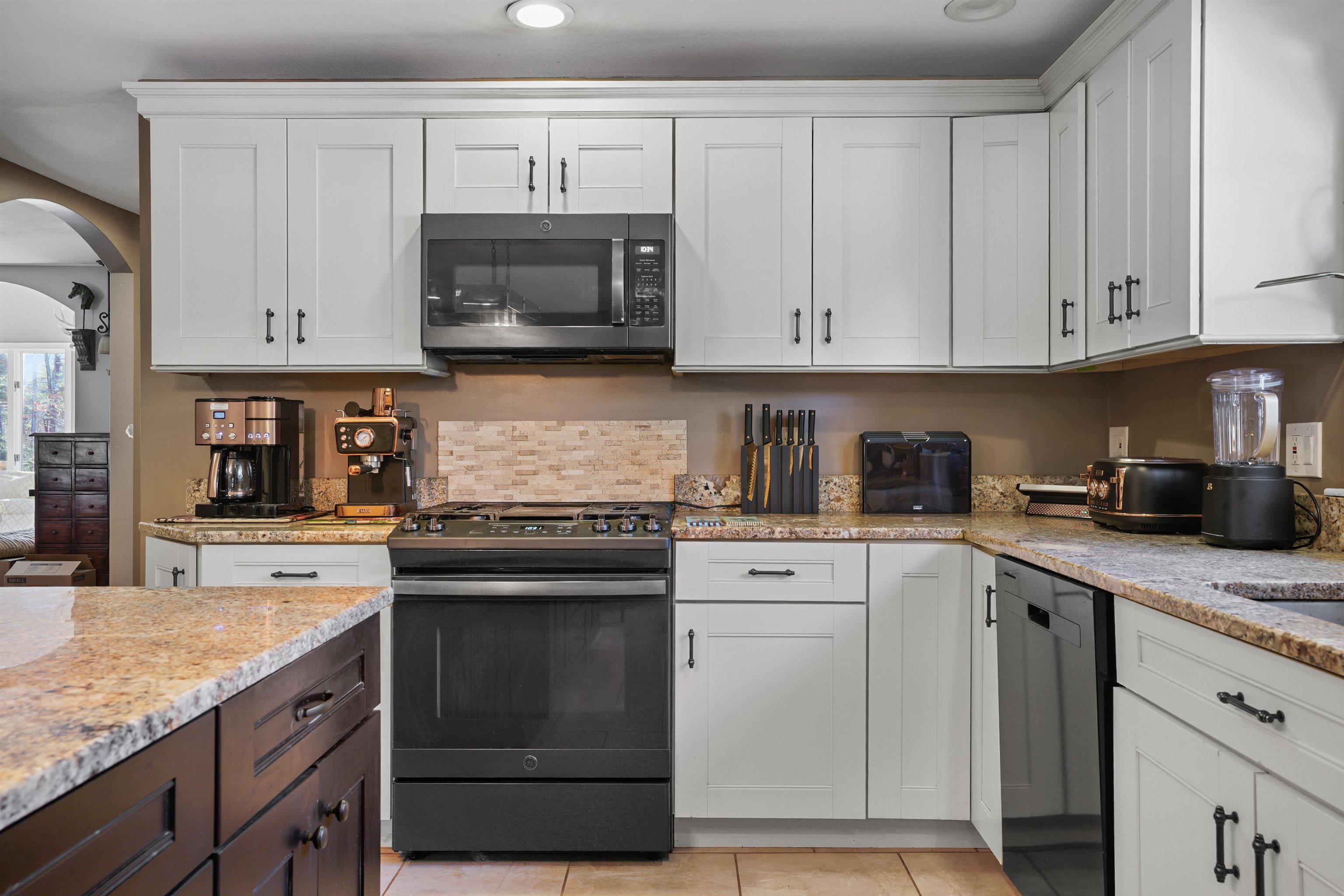 417 Candia Road Chester, NH 03036 - Photo 9 of 54