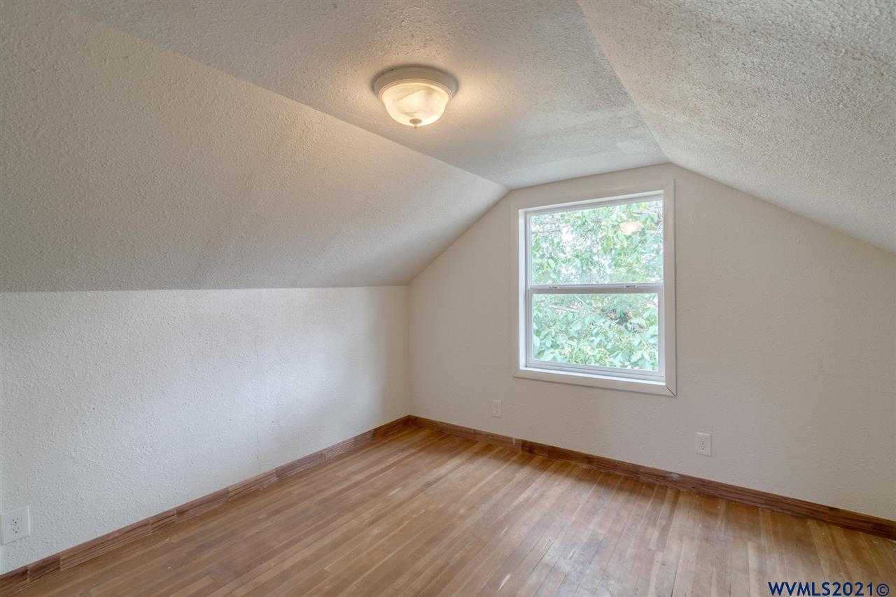 351 Gilbert Street Lebanon, OR 97355 - Photo 15 of 23 Gallery Image 15