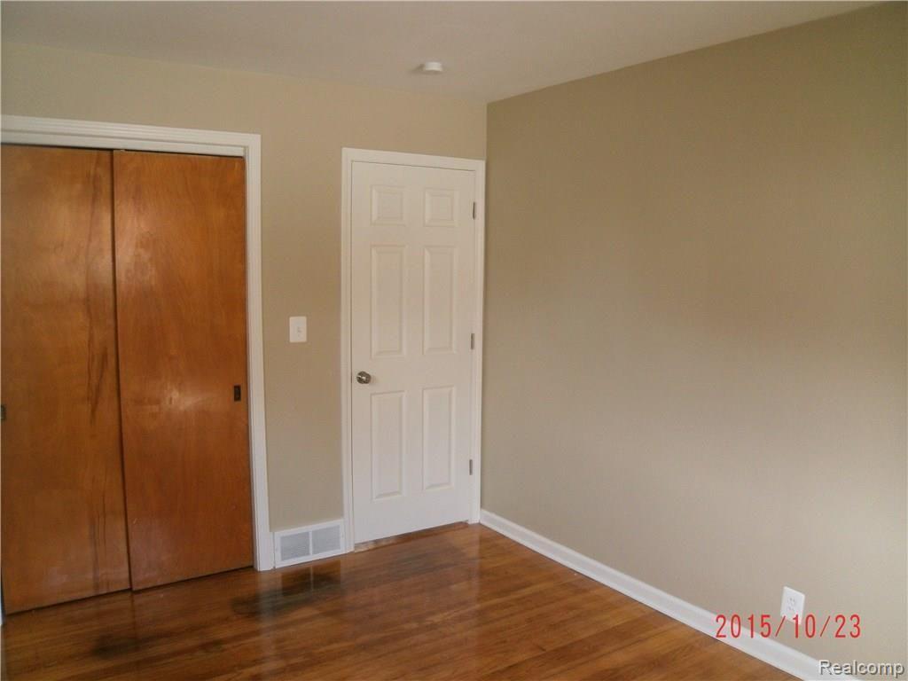 24814 Kelly Road Eastpointe, MI 48021 - Photo 18 of 21 GEDC1664.JPG