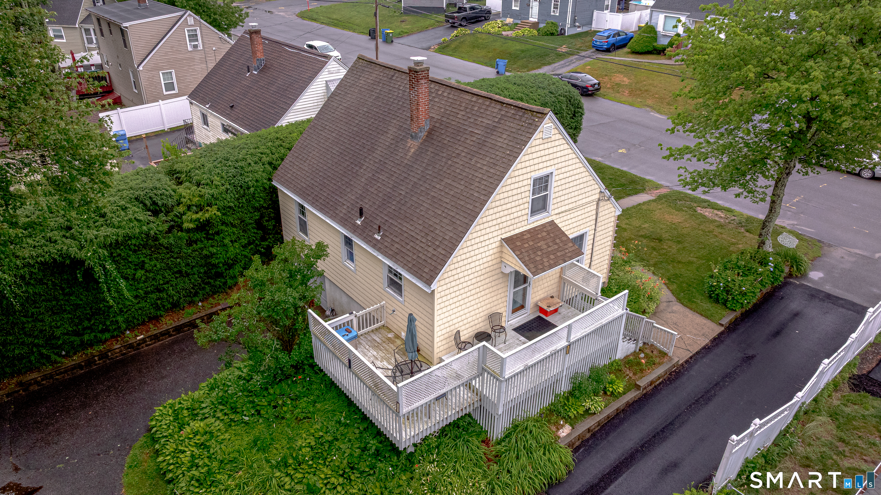 237 Alexander Avenue Waterbury, CT 06705 - Photo 3 of 31