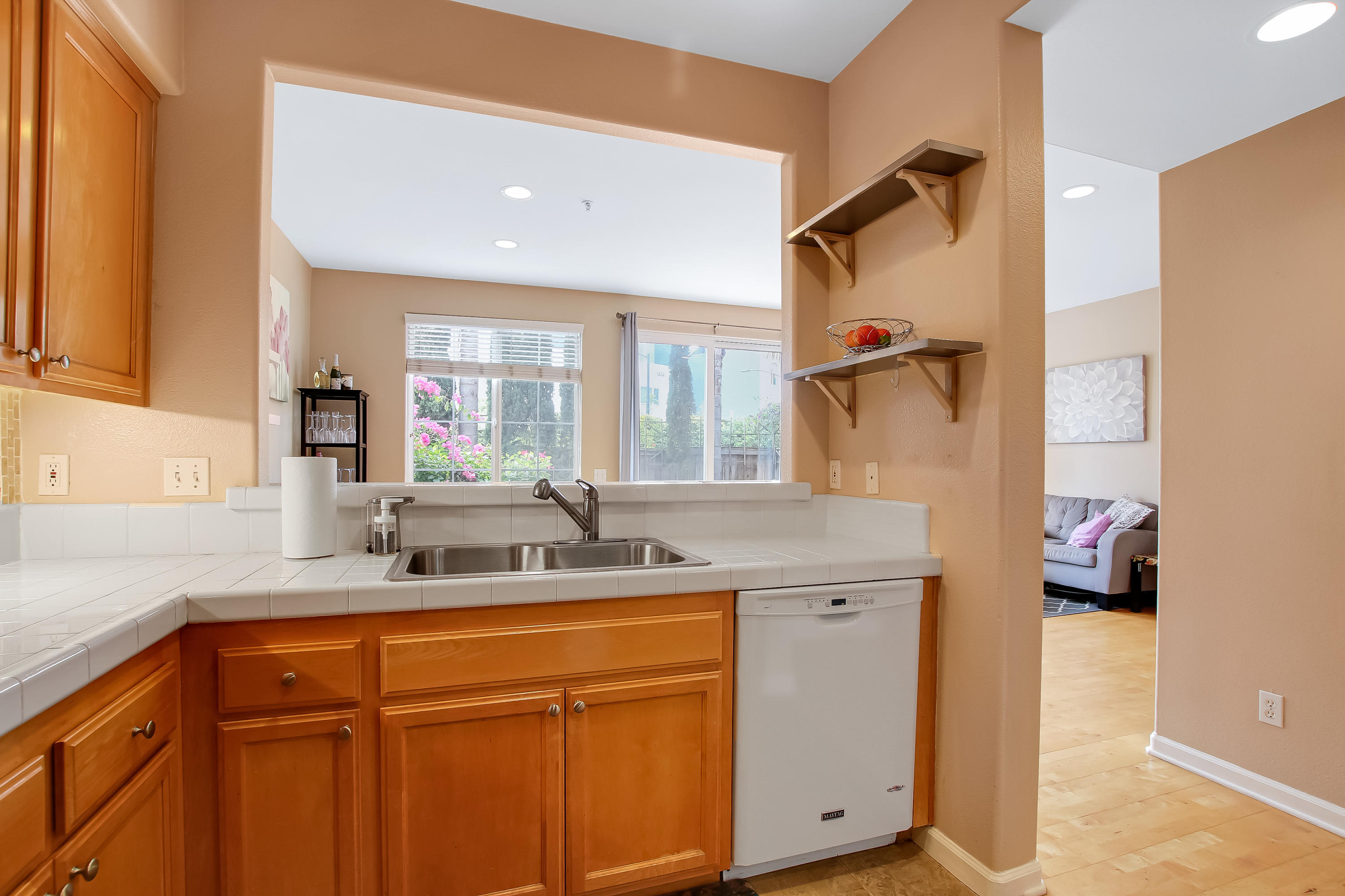 562 Springbrook Court Goleta, CA 93117 - Photo 11 of 36 028