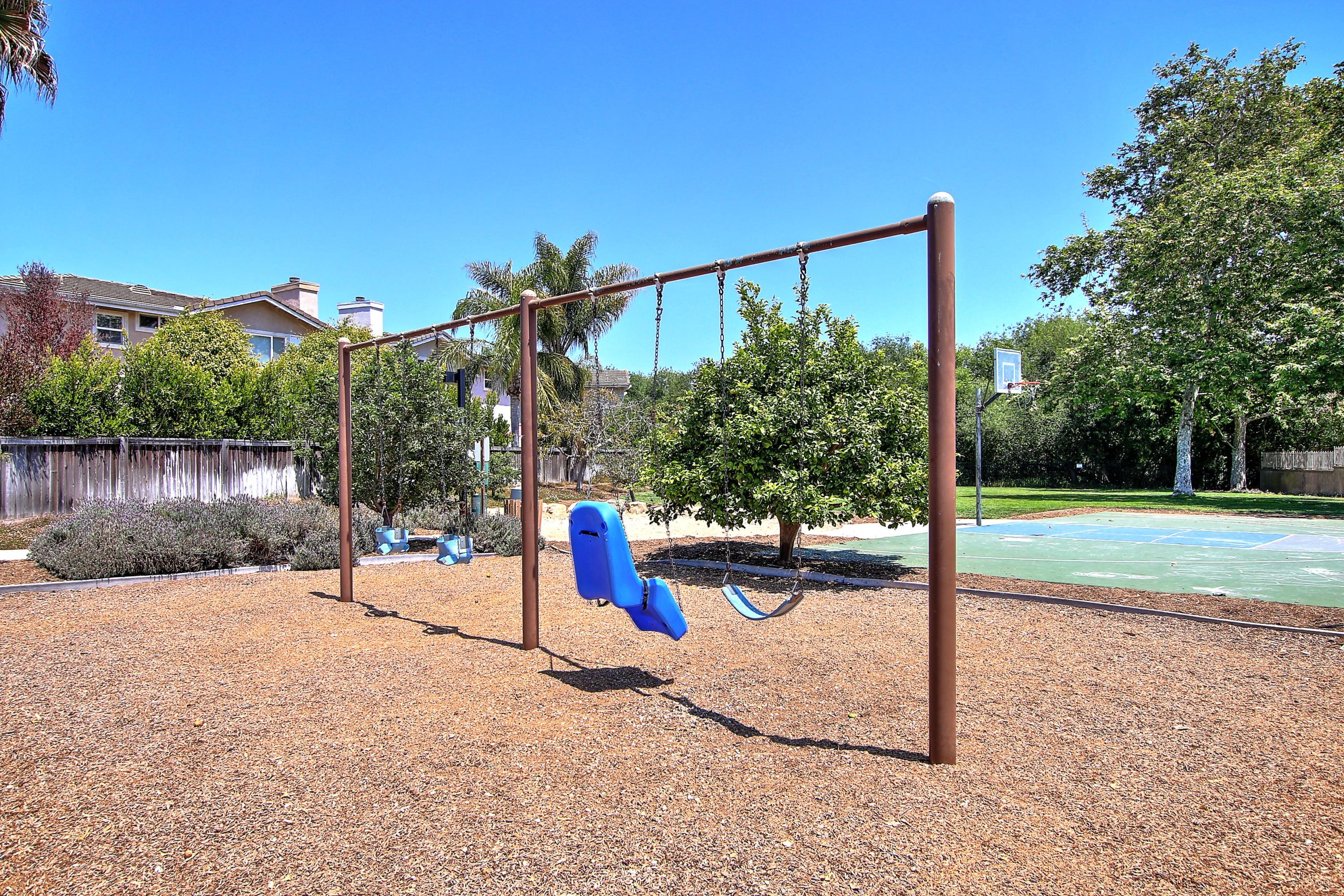 562 Springbrook Court Goleta, CA 93117 - Photo 24 of 36 010