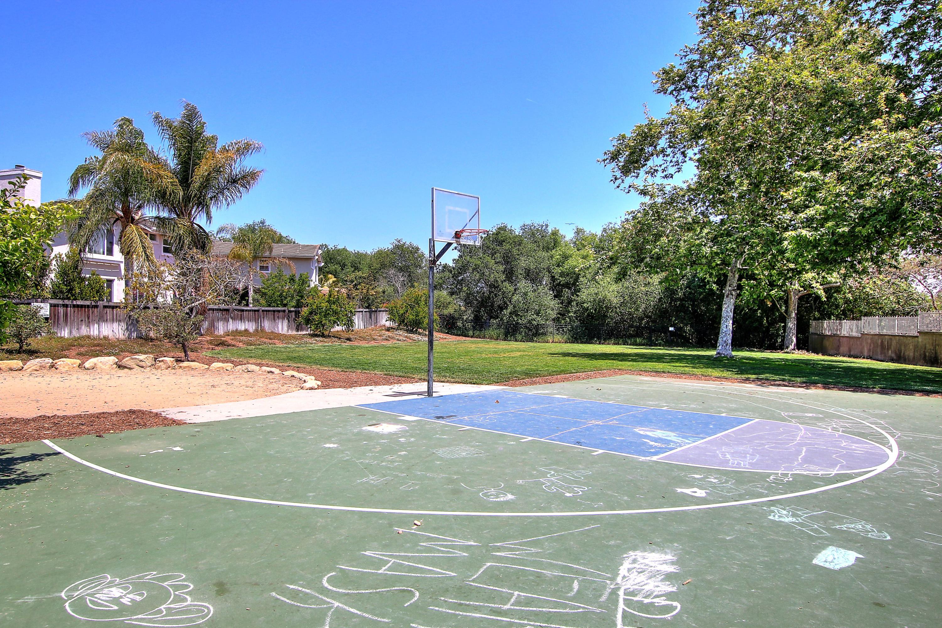 562 Springbrook Court Goleta, CA 93117 - Photo 25 of 36 011