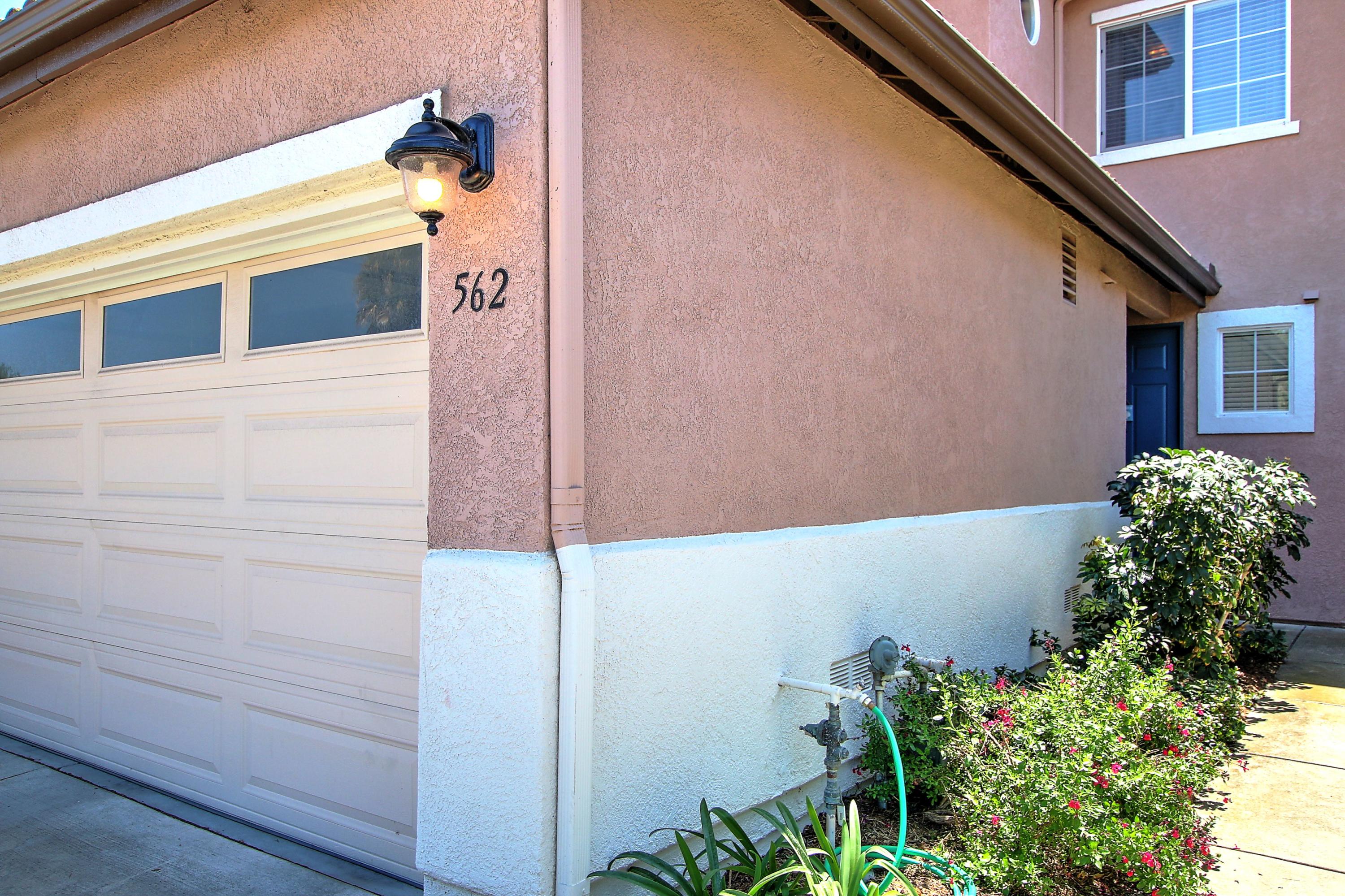 562 Springbrook Court Goleta, CA 93117 - Photo 3 of 36 004
