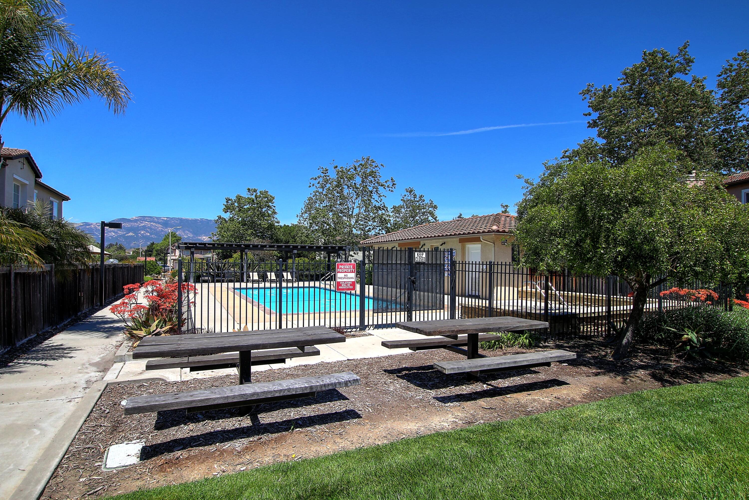562 Springbrook Court Goleta, CA 93117 - Photo 33 of 36 019