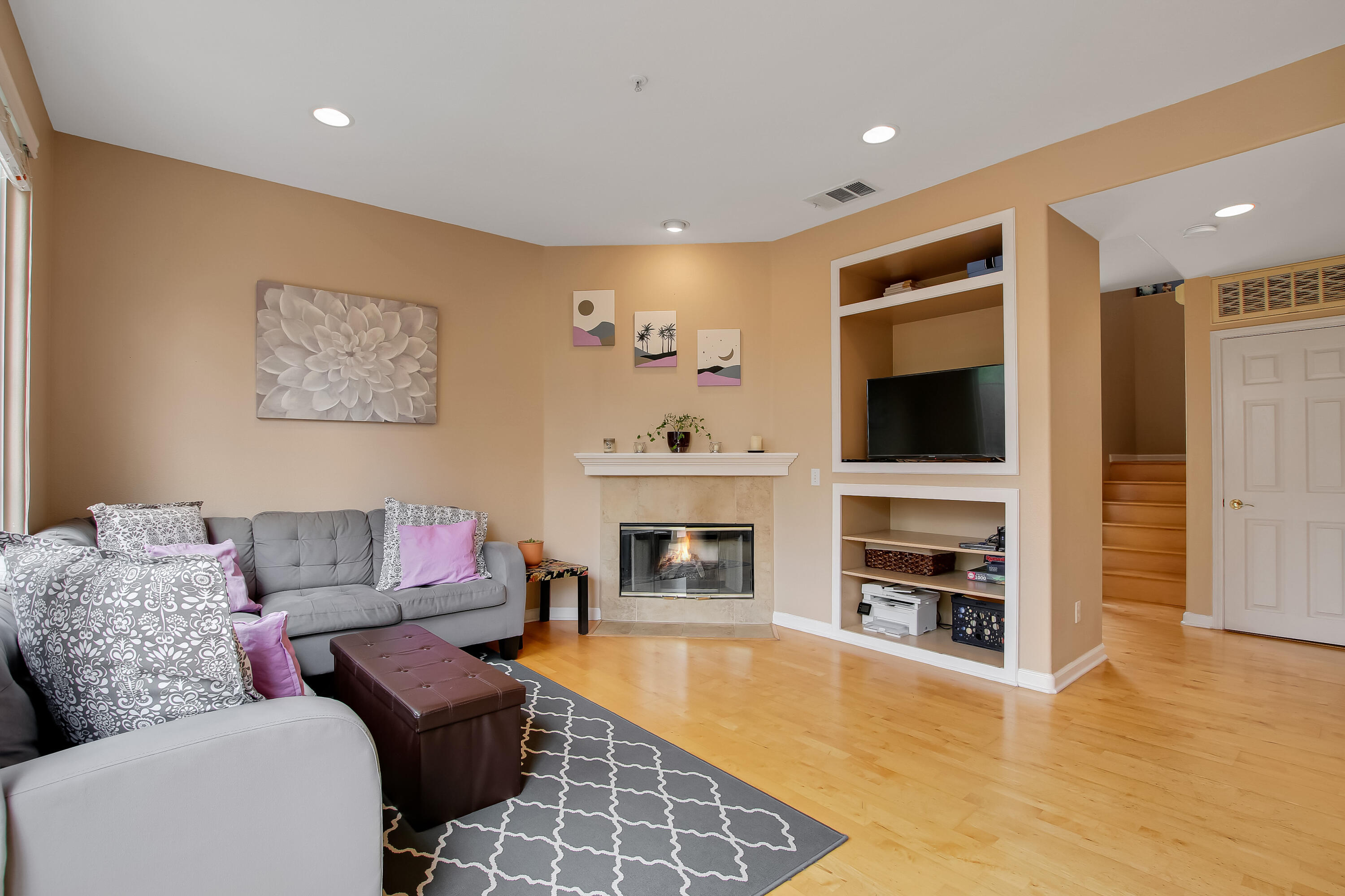 562 Springbrook Court Goleta, CA 93117 - Photo 5 of 36 022