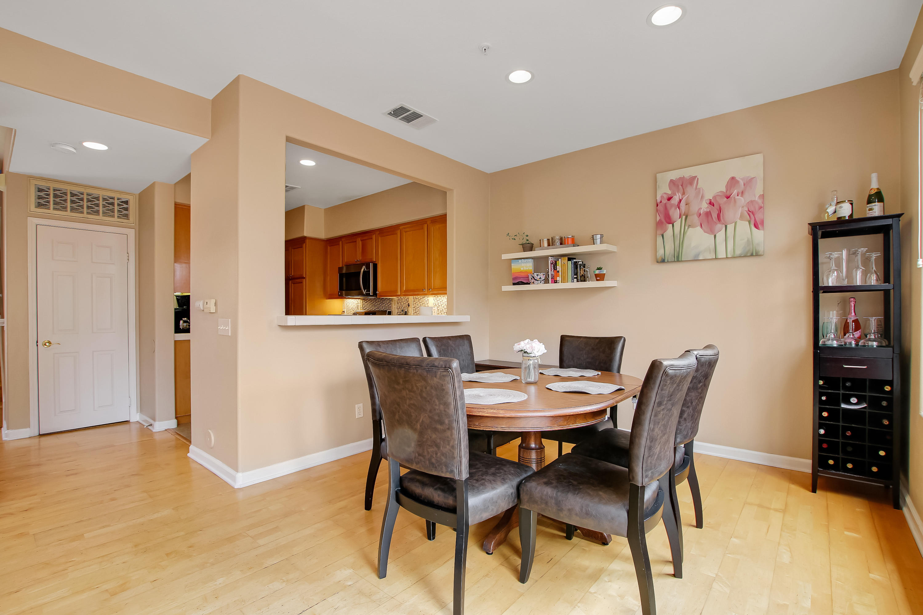 562 Springbrook Court Goleta, CA 93117 - Photo 8 of 36 025
