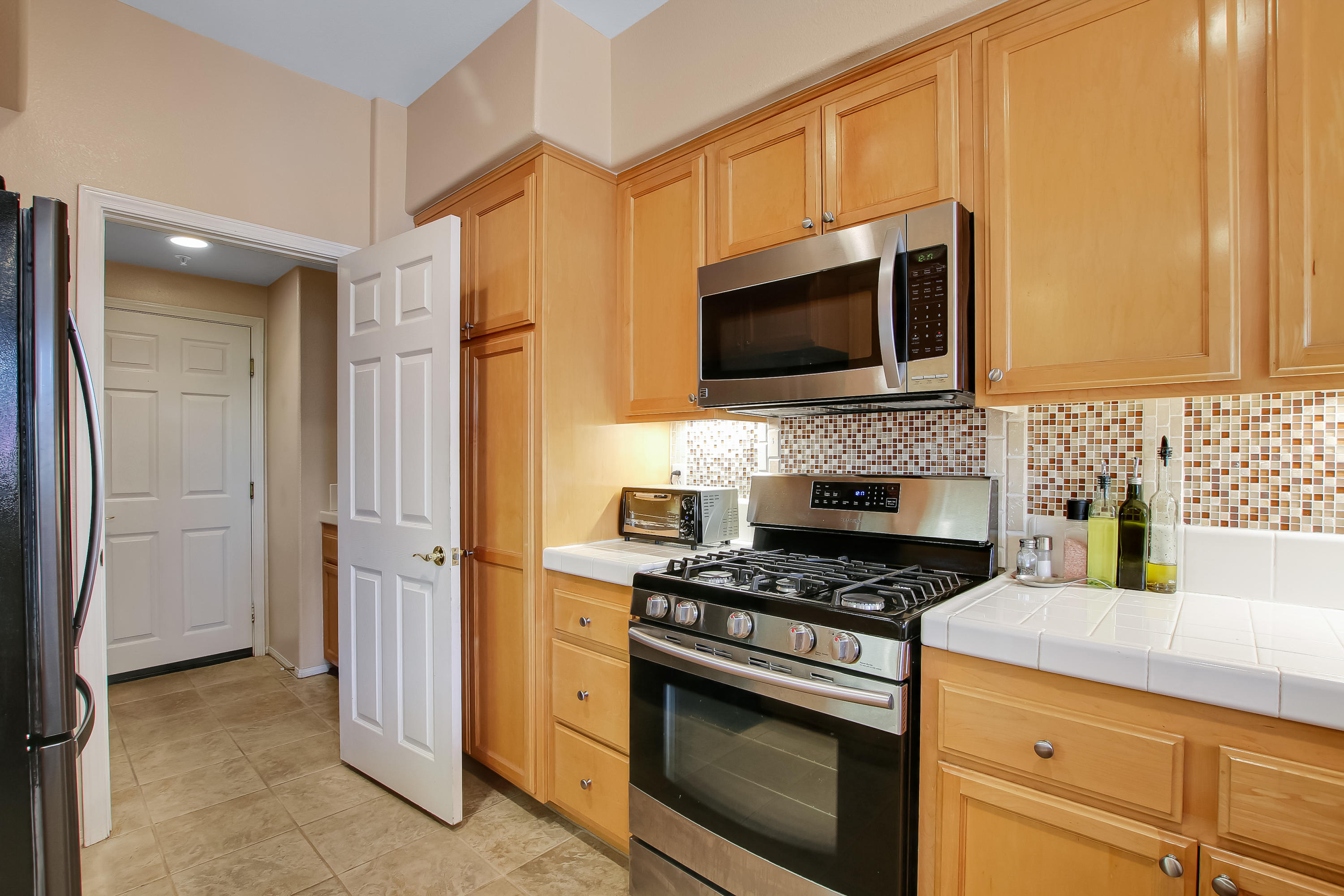 562 Springbrook Court Goleta, CA 93117 - Photo 10 of 36 027