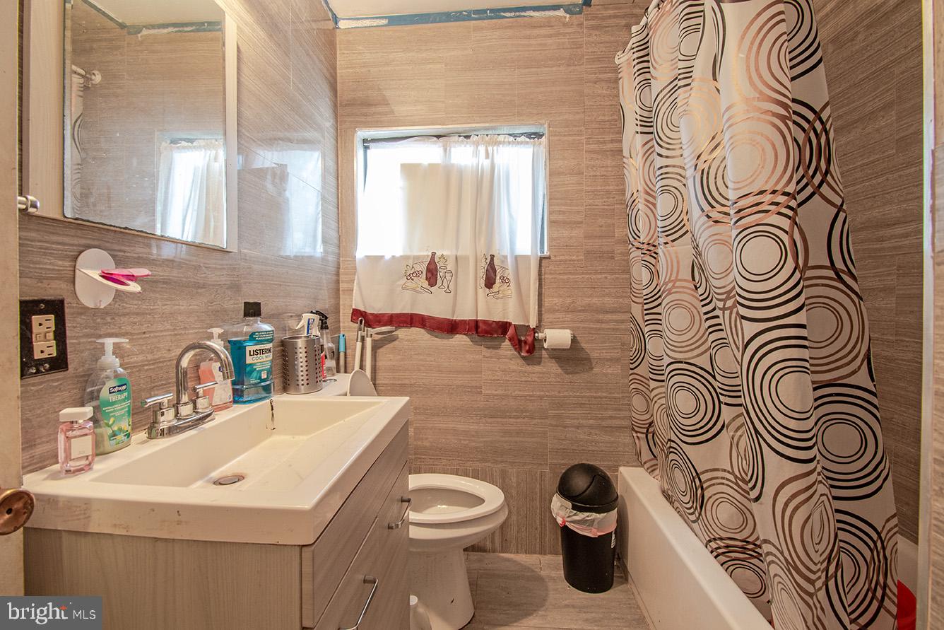 16 St Moritz Drive Sicklerville, NJ 08081 - Photo 12 of 26 2nd floor hall bath bathroom