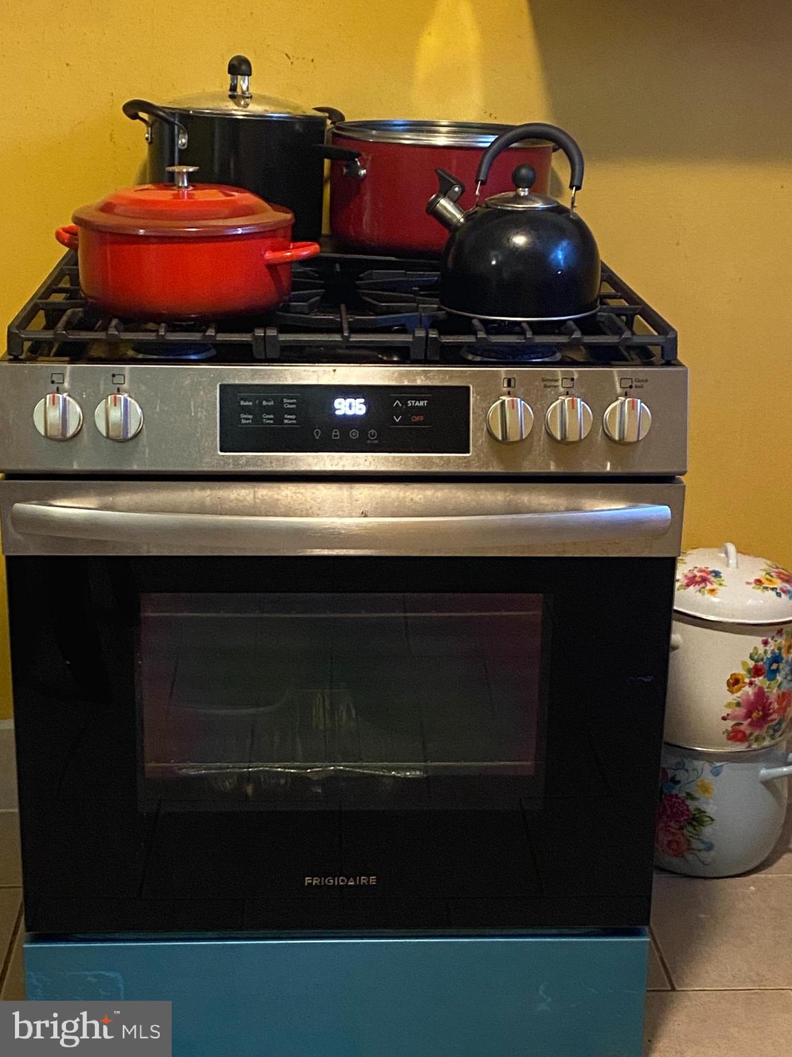 16 St Moritz Drive Sicklerville, NJ 08081 - Photo 21 of 26 newer ss gas stove