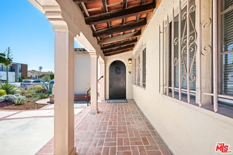 $1,650,000 | 637 North Detroit Street, Los Angeles, CA 90036