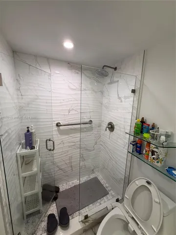 $720,000 | 5401 Collins Avenue, Unit 1016, Miami Beach, FL 33140