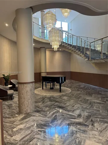 $720,000 | 5401 Collins Avenue, Unit 1016, Miami Beach, FL 33140