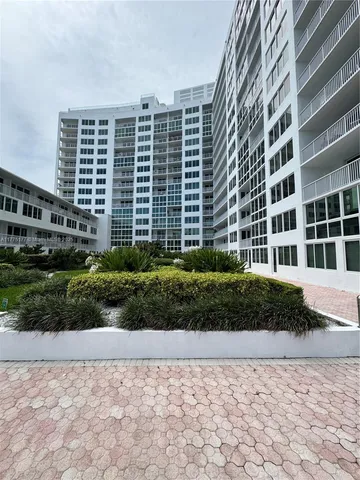 $720,000 | 5401 Collins Avenue, Unit 1016, Miami Beach, FL 33140