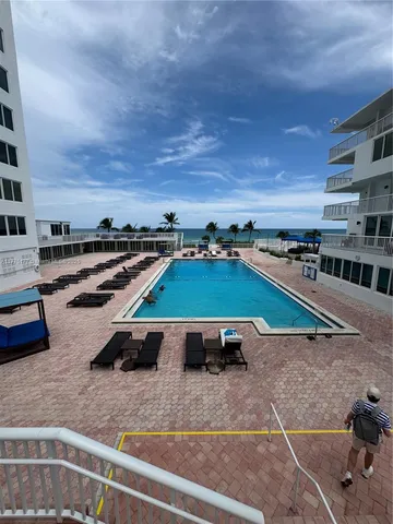 $720,000 | 5401 Collins Avenue, Unit 1016, Miami Beach, FL 33140