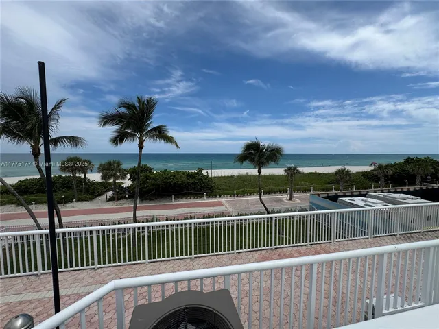 $720,000 | 5401 Collins Avenue, Unit 1016, Miami Beach, FL 33140