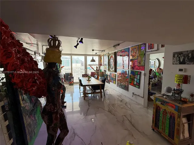 $720,000 | 5401 Collins Avenue, Unit 1016, Miami Beach, FL 33140