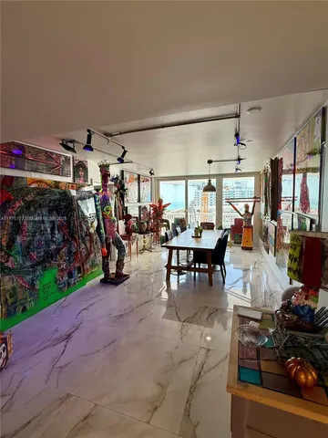 $720,000 | 5401 Collins Avenue, Unit 1016, Miami Beach, FL 33140