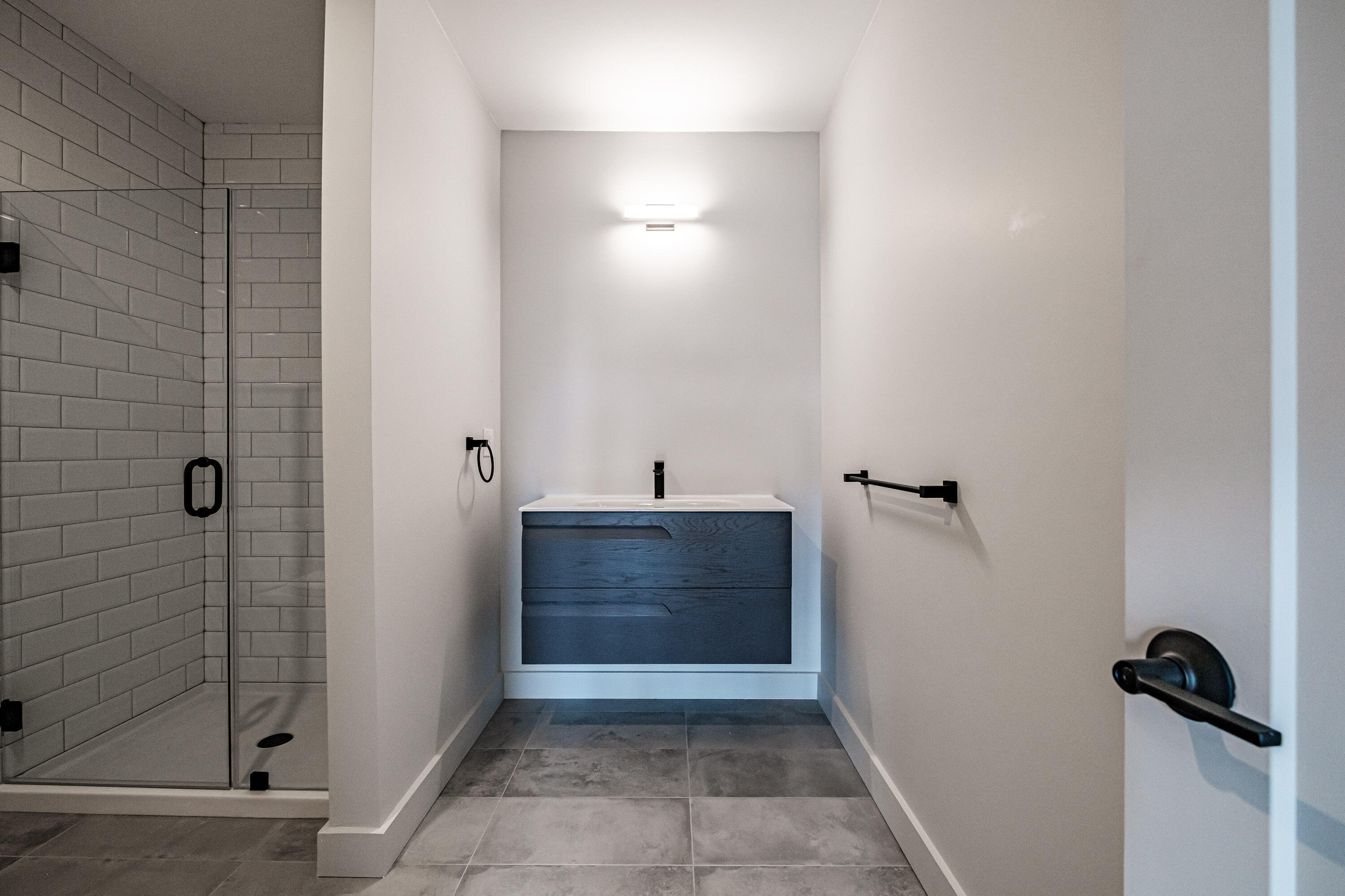 75 Chestnut Street, Unit 605 Portland, ME 04101 - Photo 15 of 40 Primary Bathroom