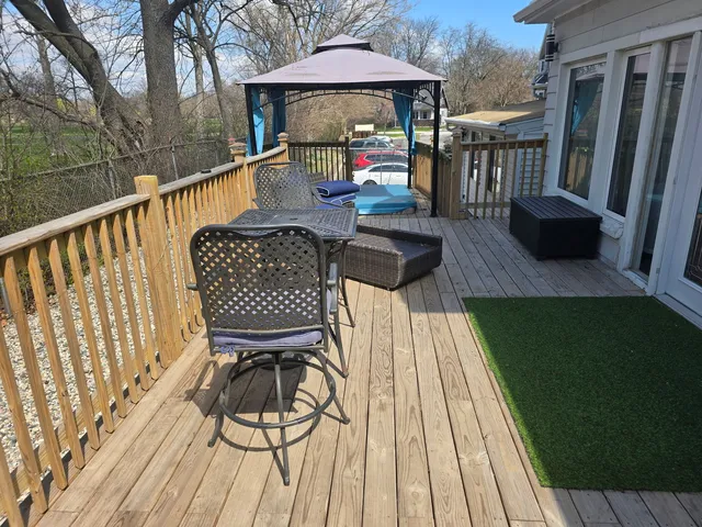 a view of house with a yard