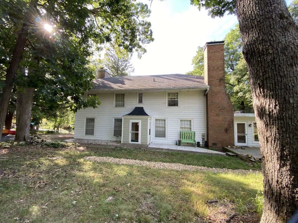 2871 West Forest Road Freeport, IL 61032 - Photo 2 of 68 front view of a house with a yard