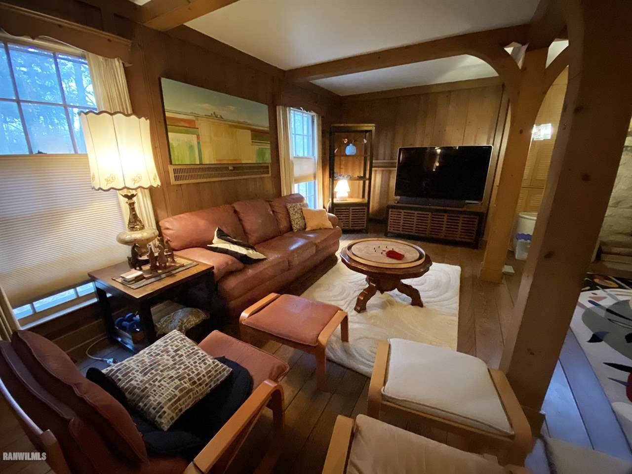 2871 West Forest Road Freeport, IL 61032 - Photo 25 of 68 a living room with furniture and a flat screen tv