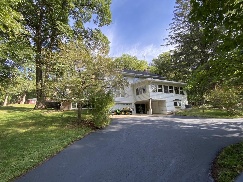2871 West Forest Road Freeport, IL 61032 - Photo 5 of 68 a front view of a house with a garden
