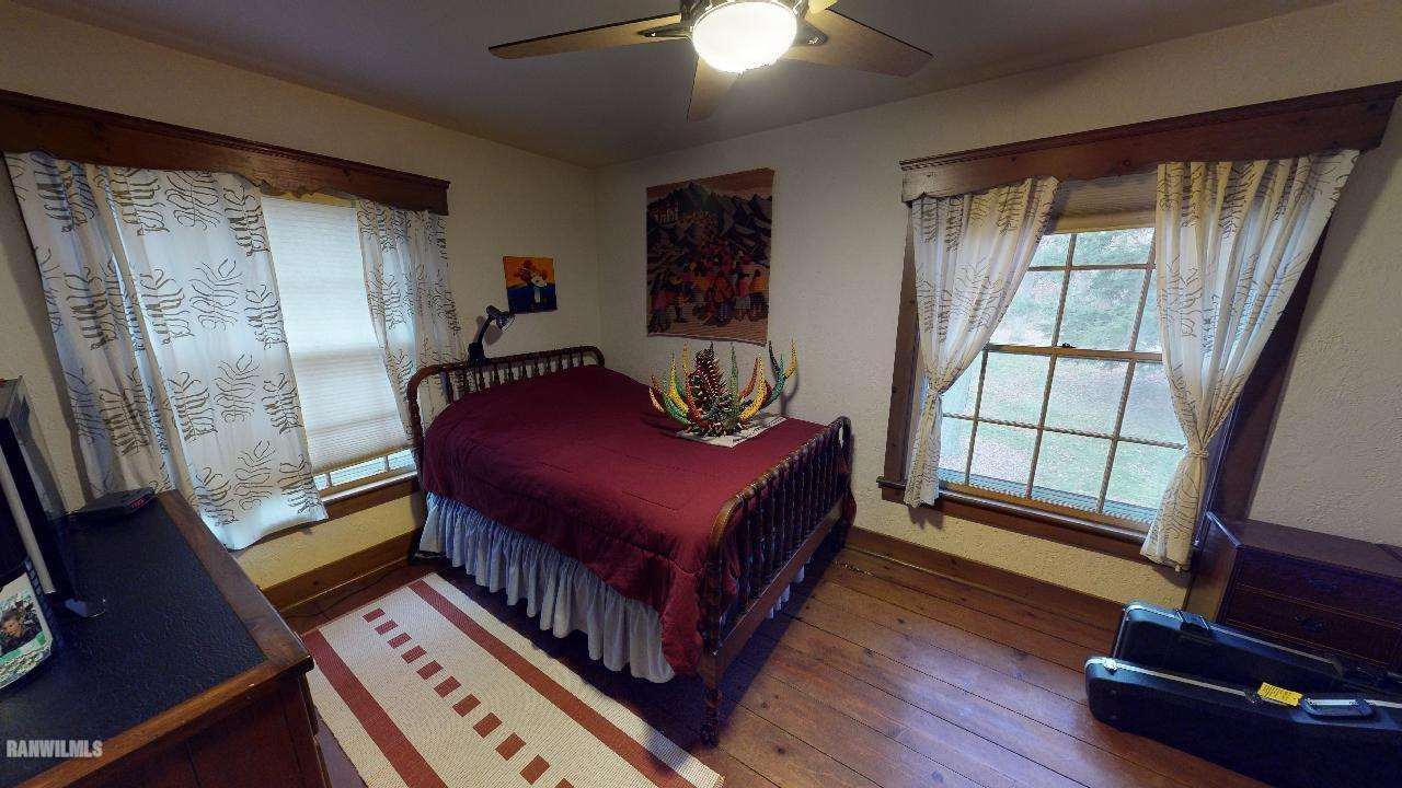2871 West Forest Road Freeport, IL 61032 - Photo 58 of 68 a living room with furniture and a window