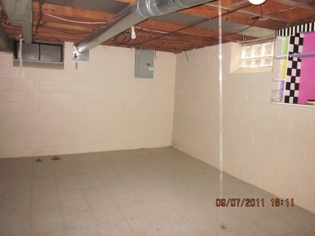 1791 Oxford Road Grosse Pointe, MI 48236 - Photo 8 of 9 31074410-7.JPG