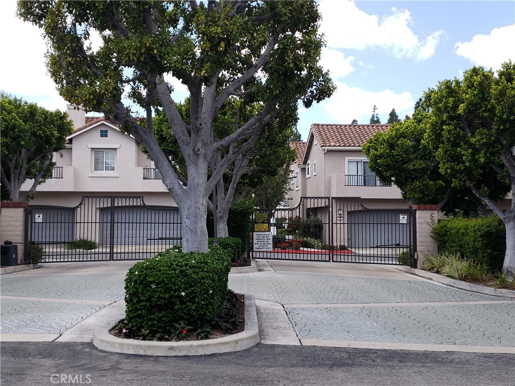 2345 Tryall Tustin, CA 92782 - Photo 27 of 29 a front view of a house with garden