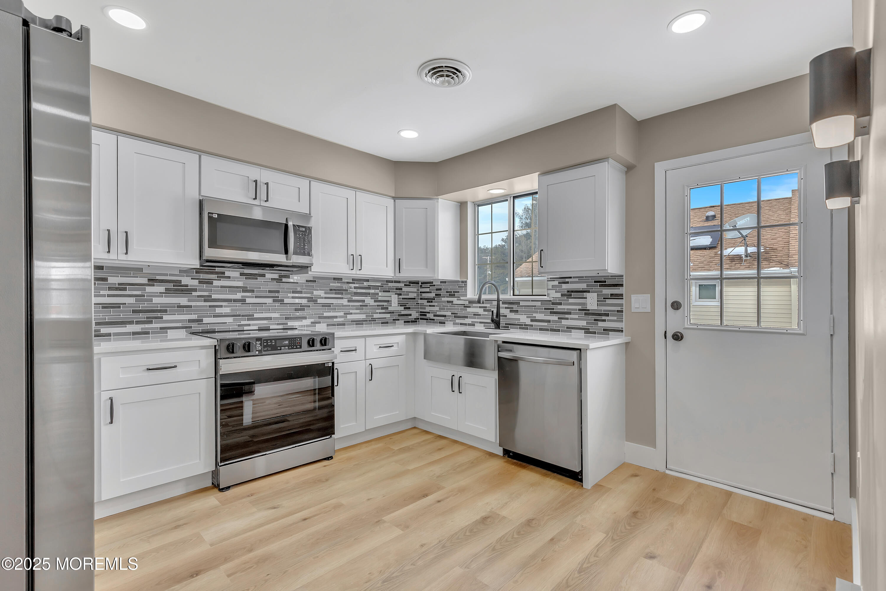 8 Amherst Road Whiting, NJ 08759 - Photo 11 of 32 012
