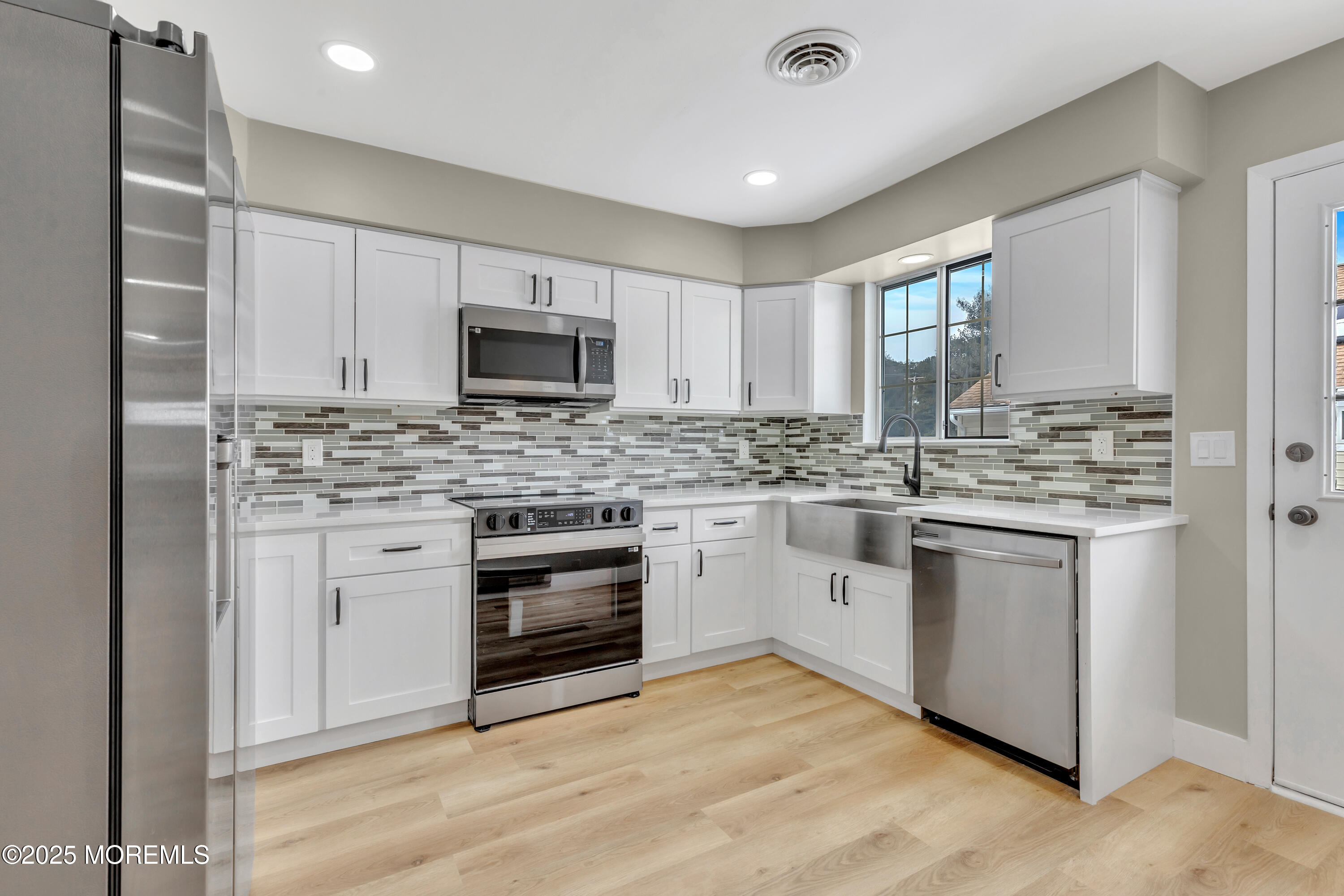 8 Amherst Road Whiting, NJ 08759 - Photo 12 of 32 013